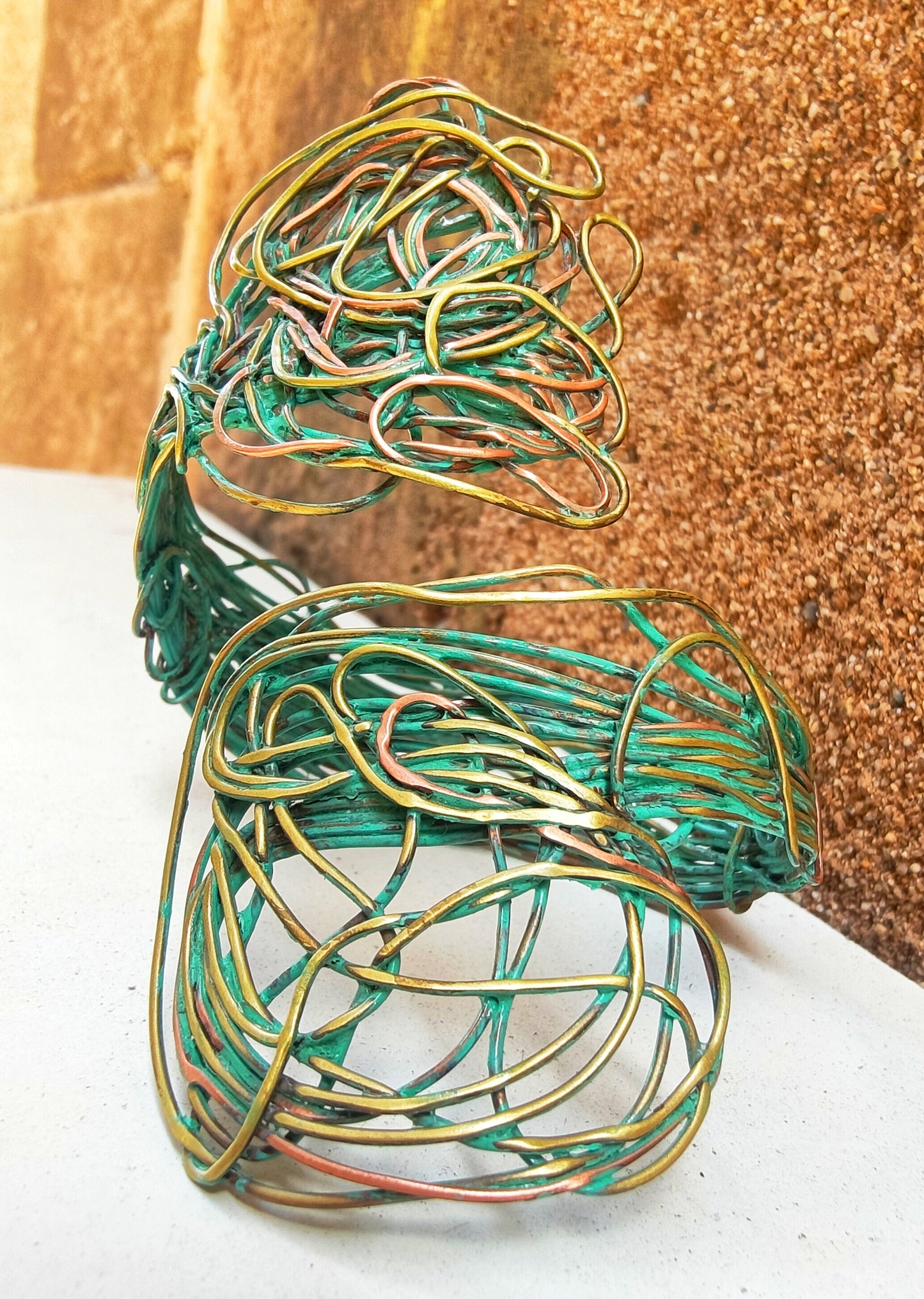 Brazalete único con patina verde