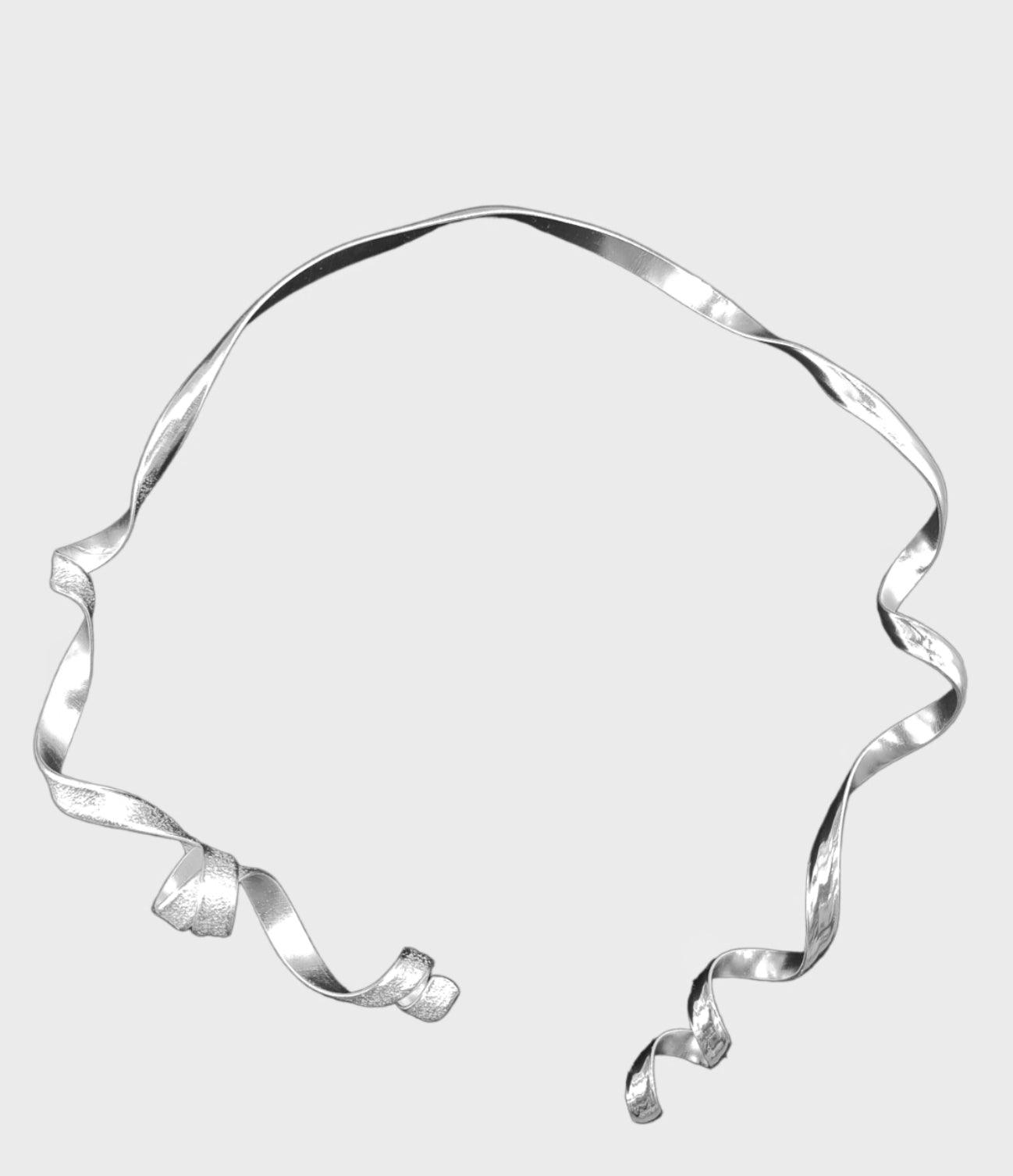 Collar Isis rígido baño de plata - Amparo Valencia Joyas