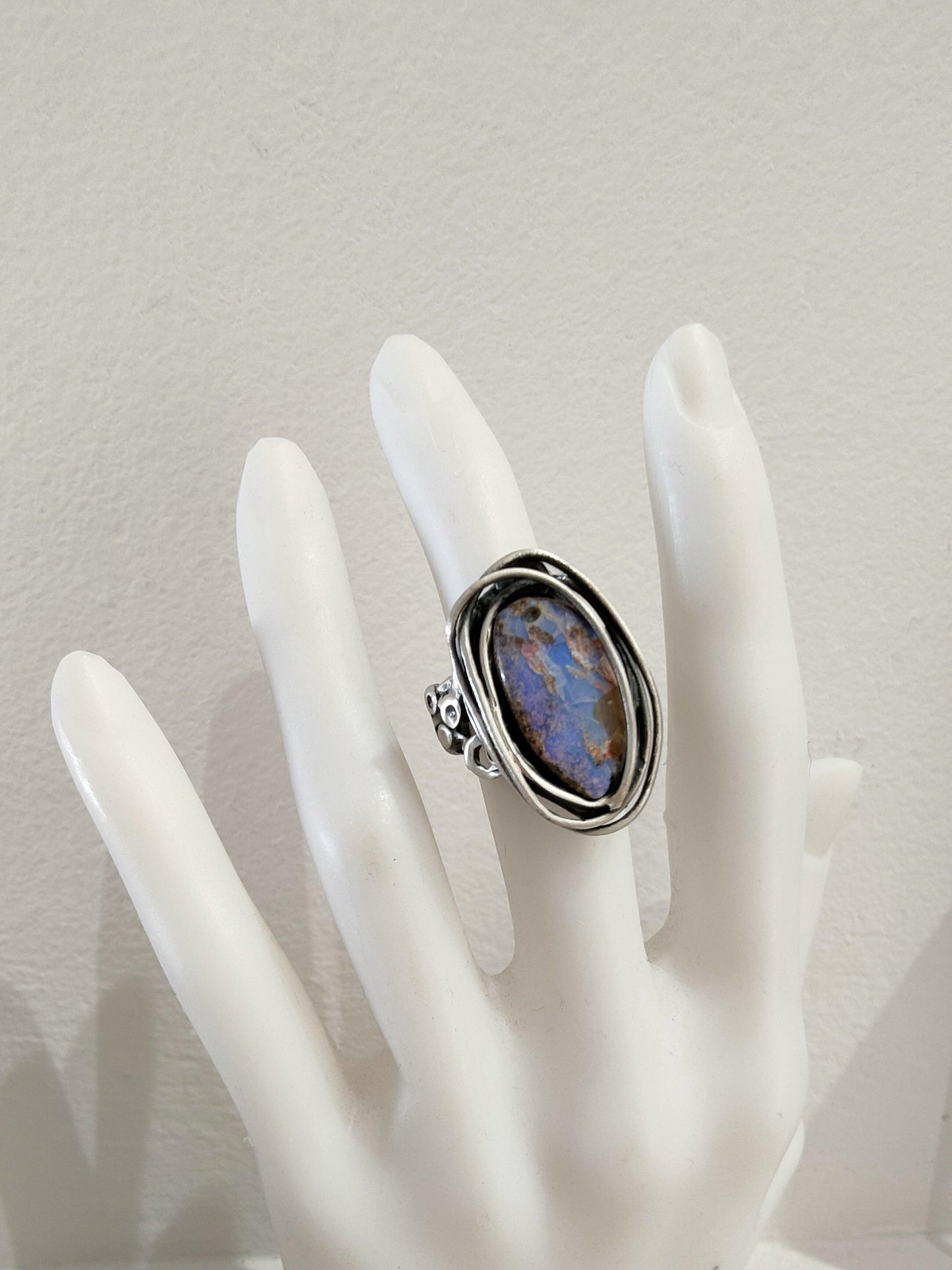 Anillo único con ópalo natural - Amparo Valencia Joyas
