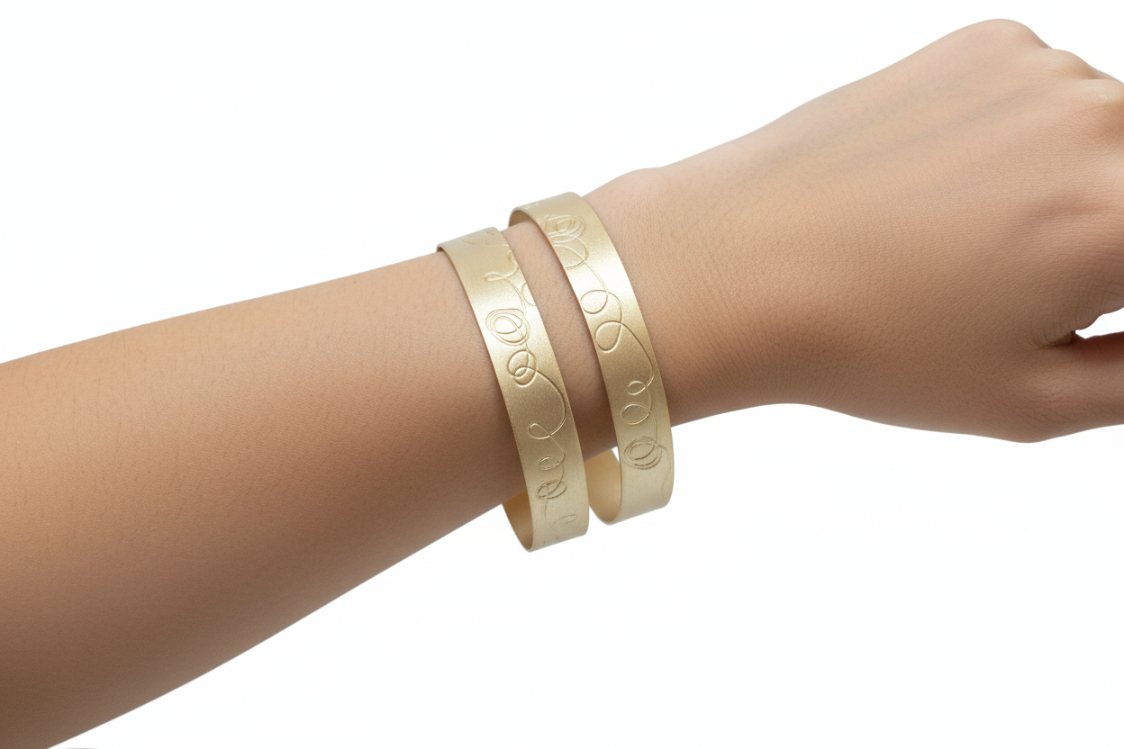 Brazalete doble chapado en oro con grabado original
