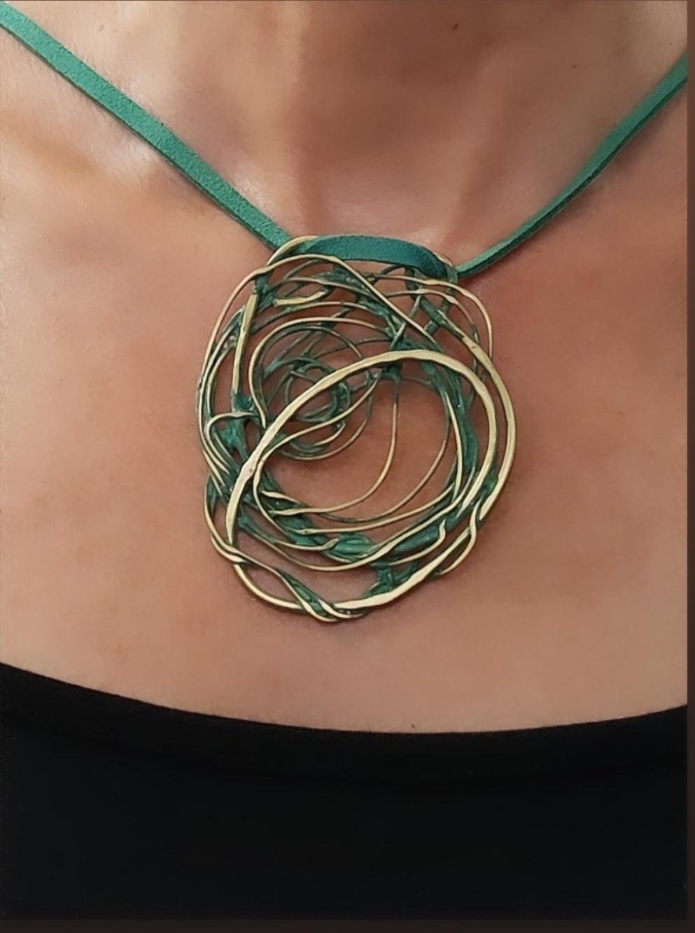 Colgante de bronce con patina verde - Amparo Valencia Joyas