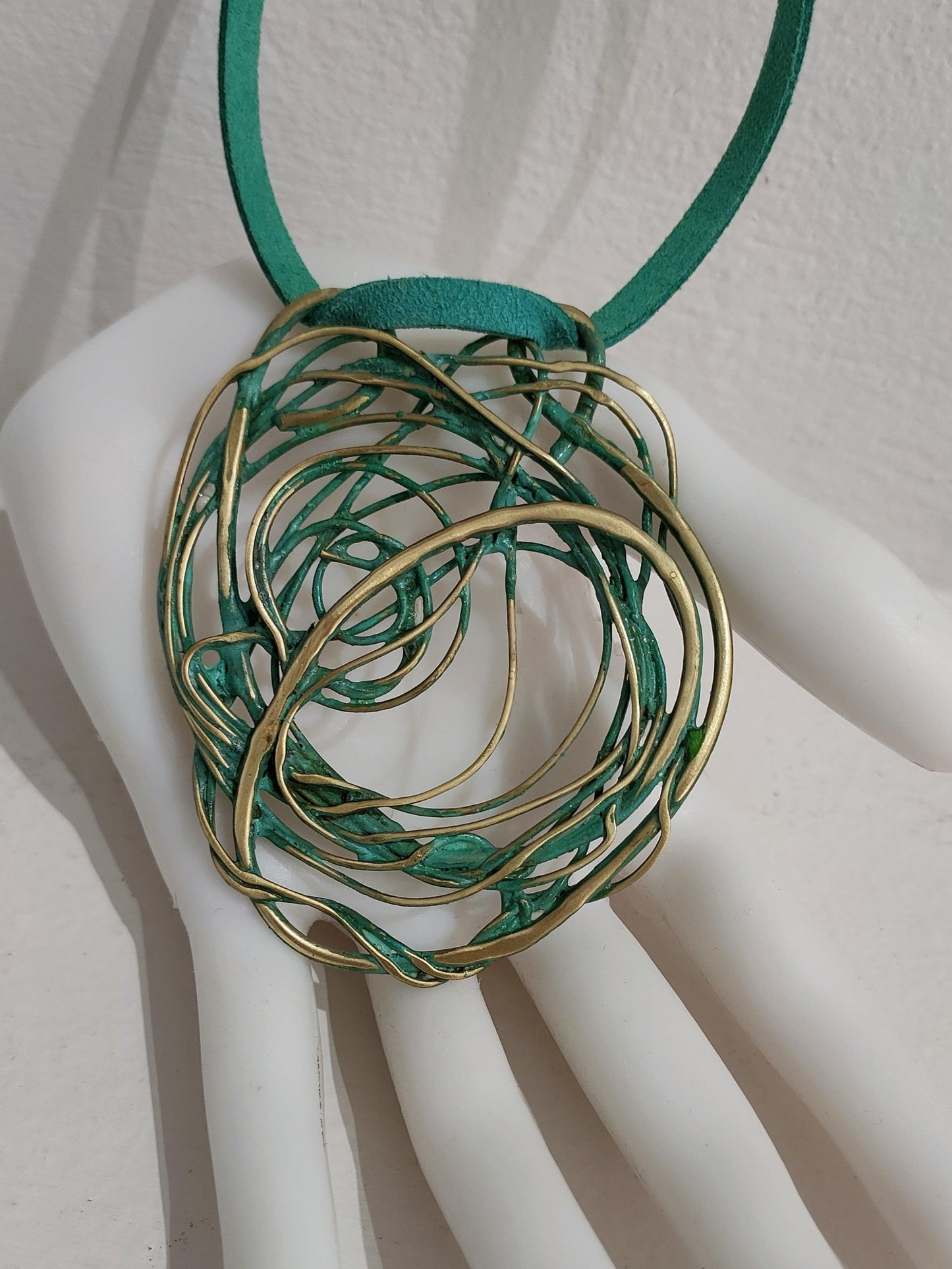 Colgante de bronce con patina verde - Amparo Valencia Joyas